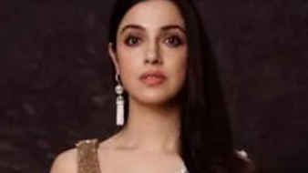 Divya Khosla Kumar in Narayan Jewellers’ jewellery for Designer Manish Malhotra Show.